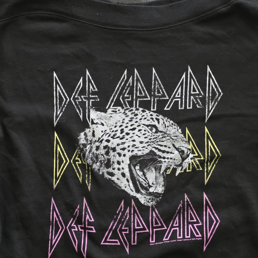 Black Sweatshirt with Leopard Graphic